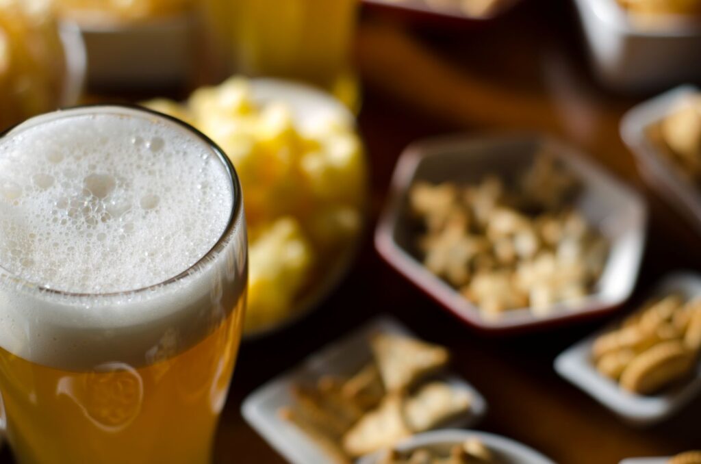 Bier passt zu Snacks